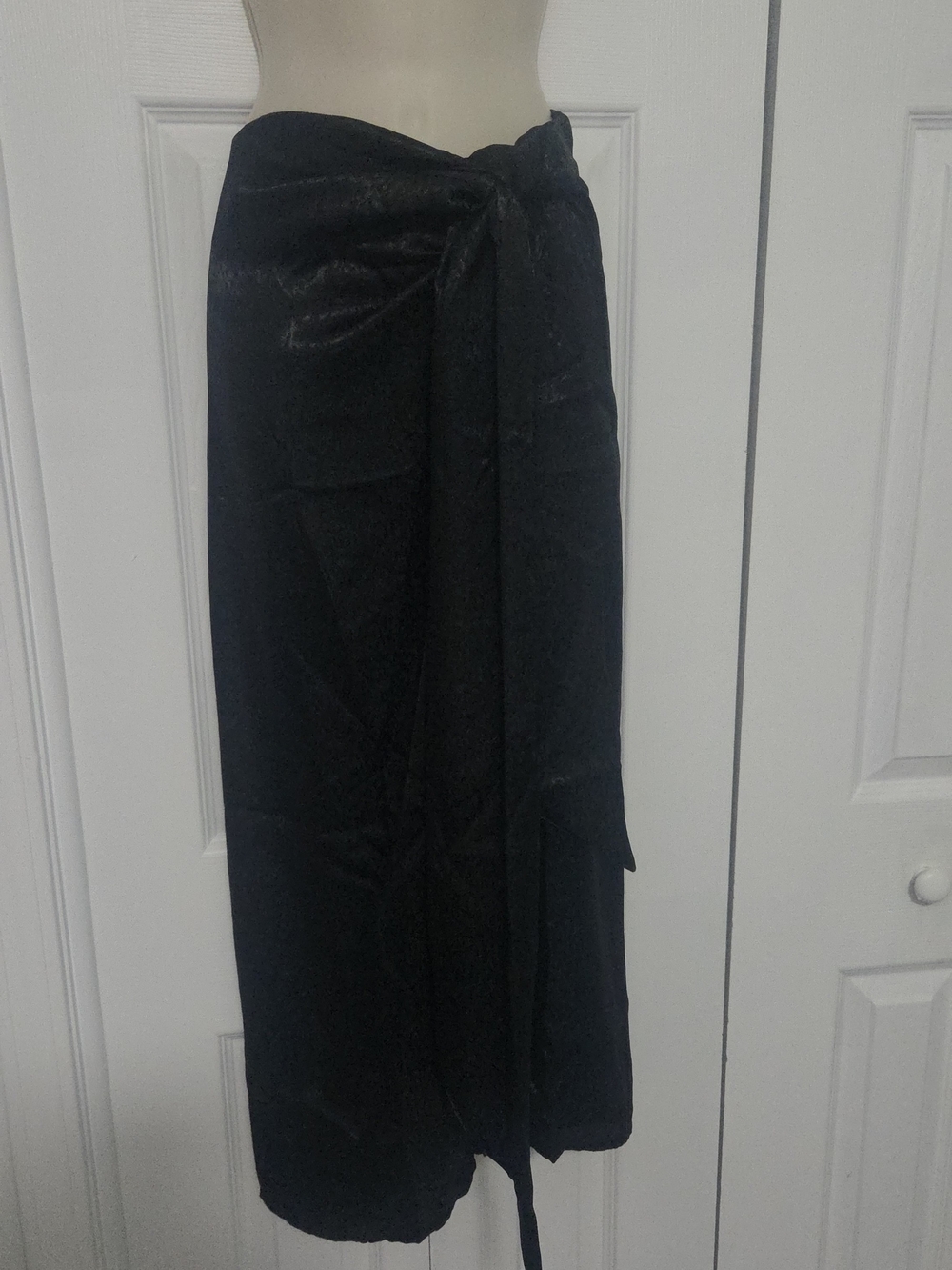 VENUS Black Tie-Waist Maxi Skirt